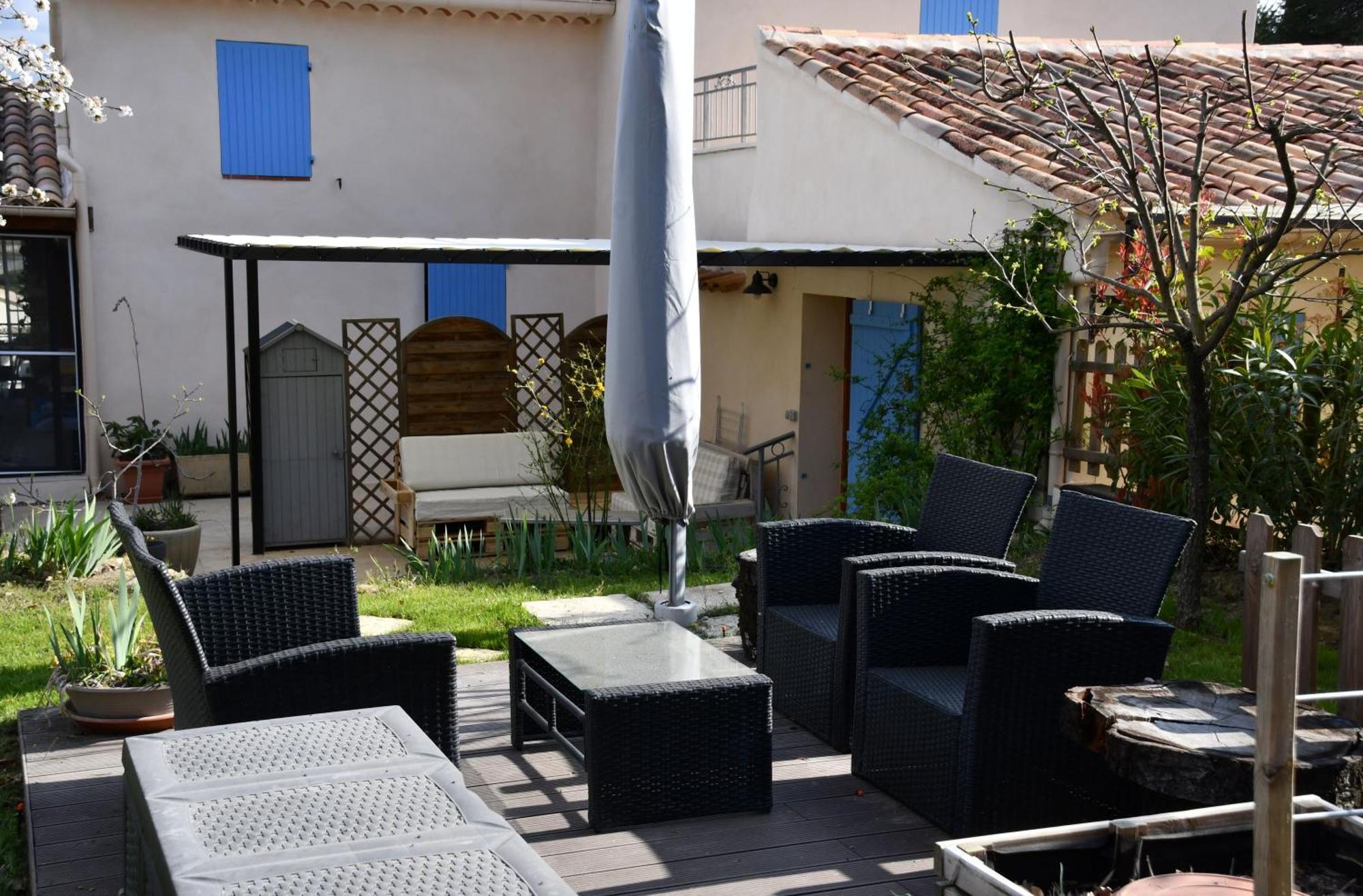 Villa L'Ocabee La Tour-dʼAigues Exterior foto